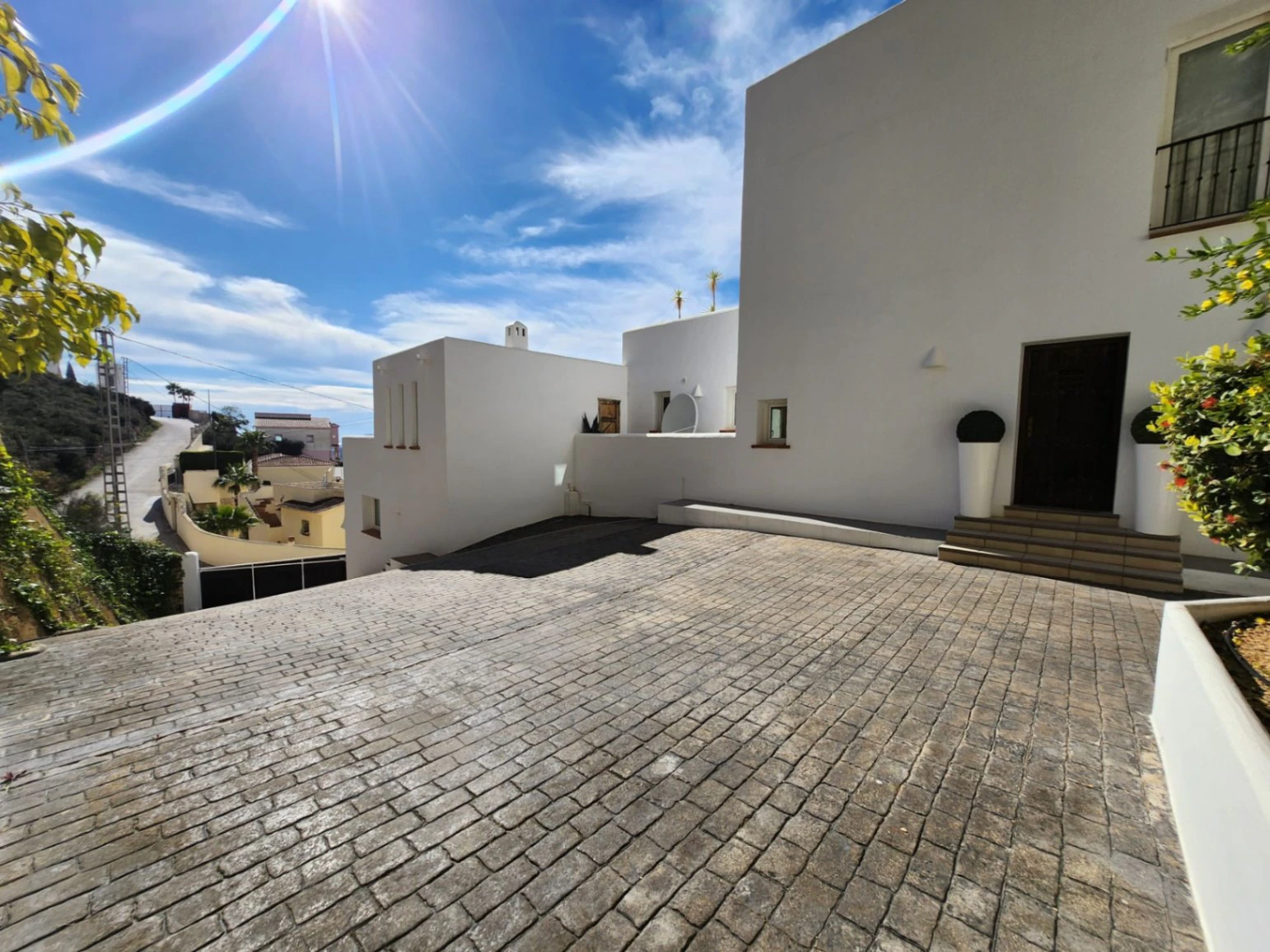 Villa Ibicenca con vistas al mar en Moraira El Portet Costa Blanca