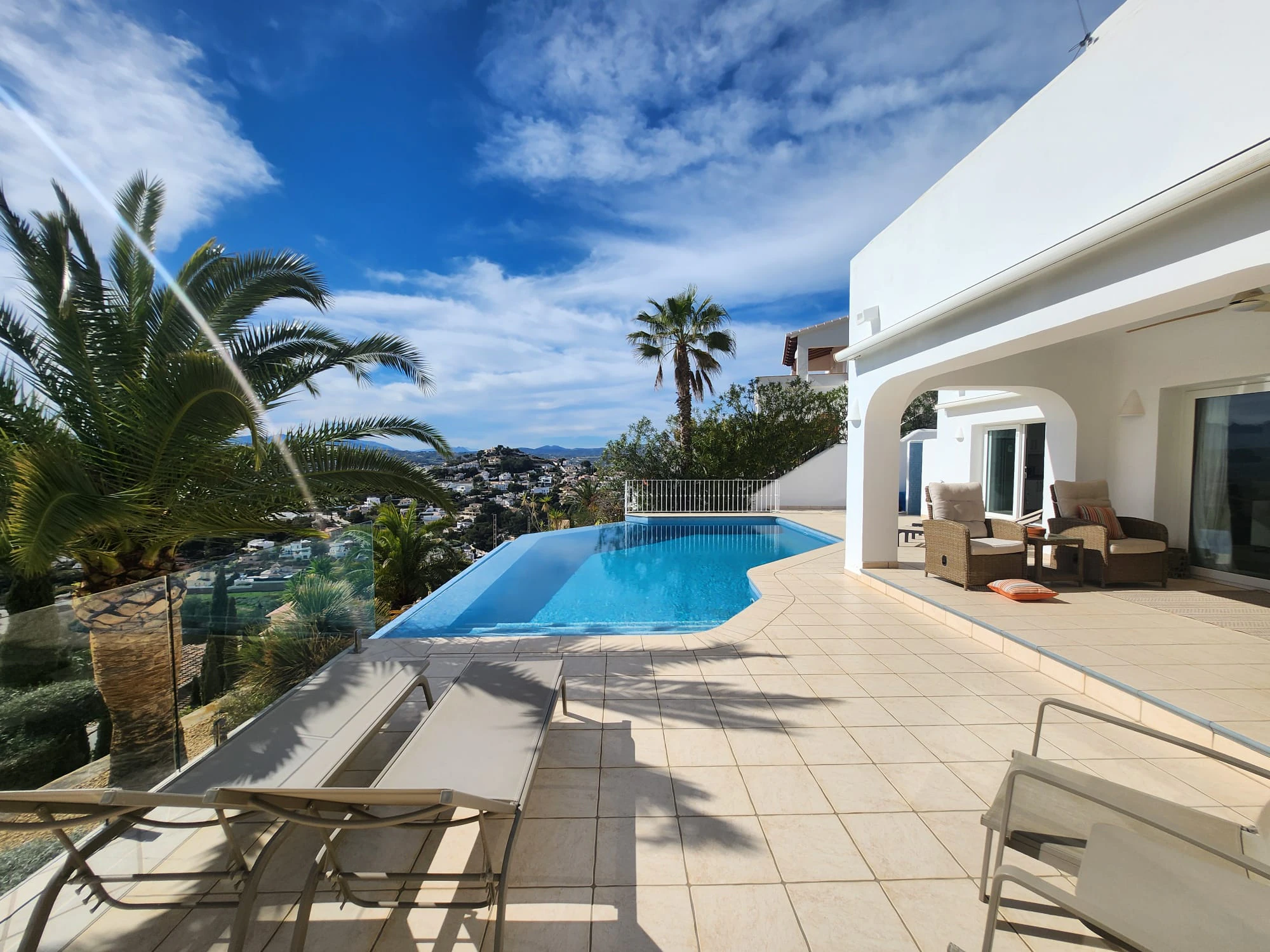 Villa Ibicenca con vistas al mar en Moraira El Portet Costa Blanca