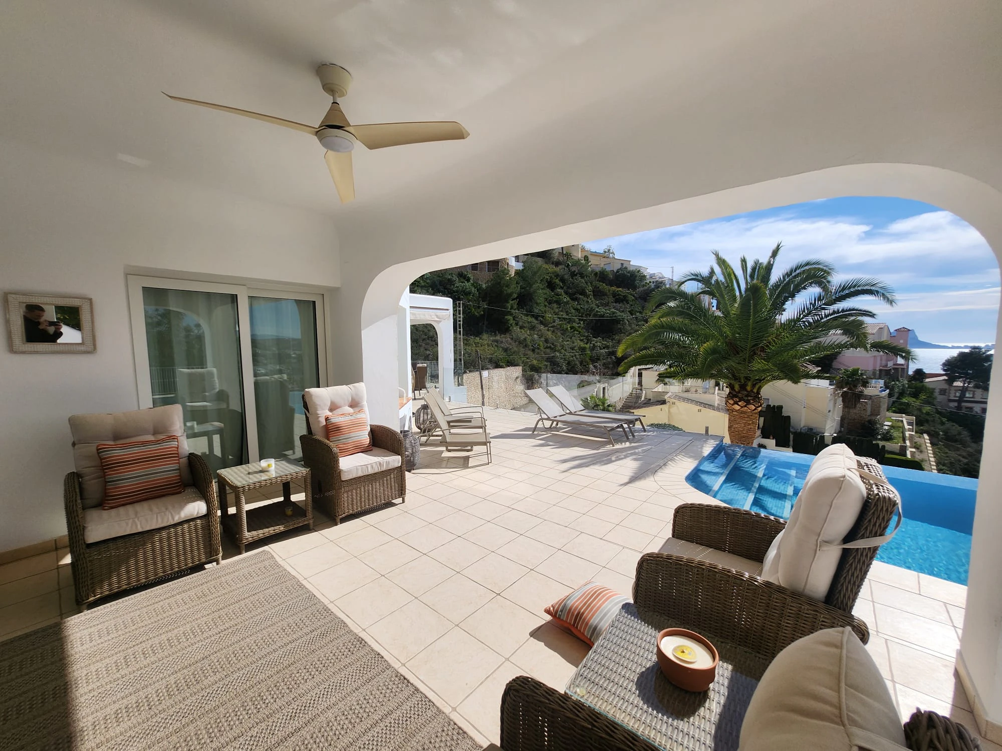 Villa Ibicenca con vistas al mar en Moraira El Portet Costa Blanca