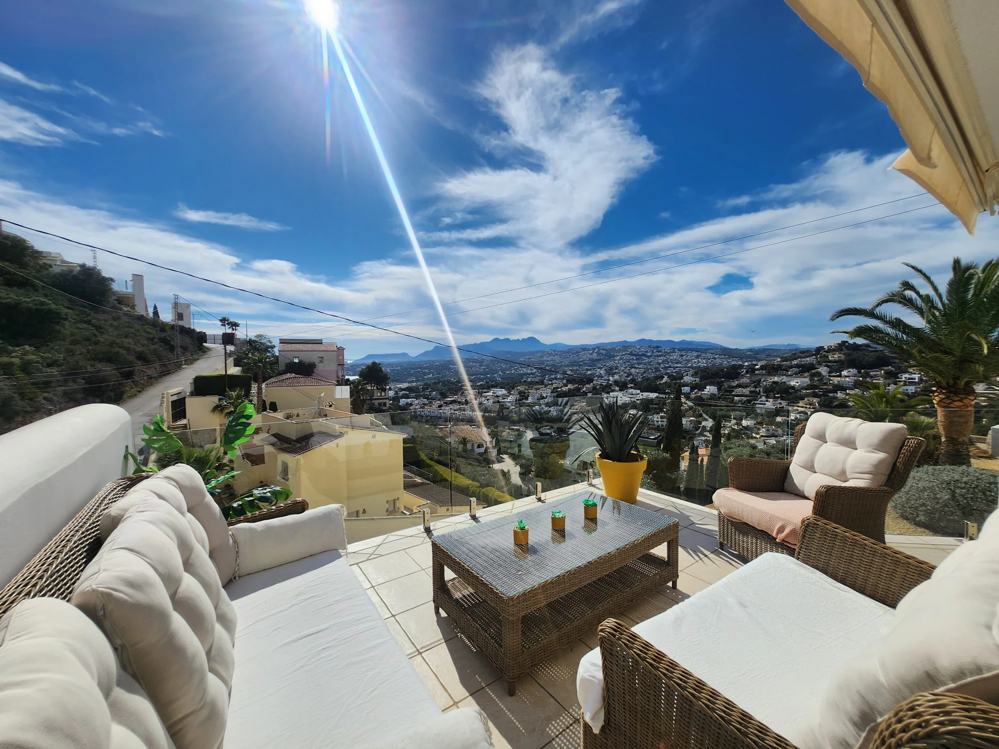 Villa Ibicenca con vistas al mar en Moraira El Portet Costa Blanca