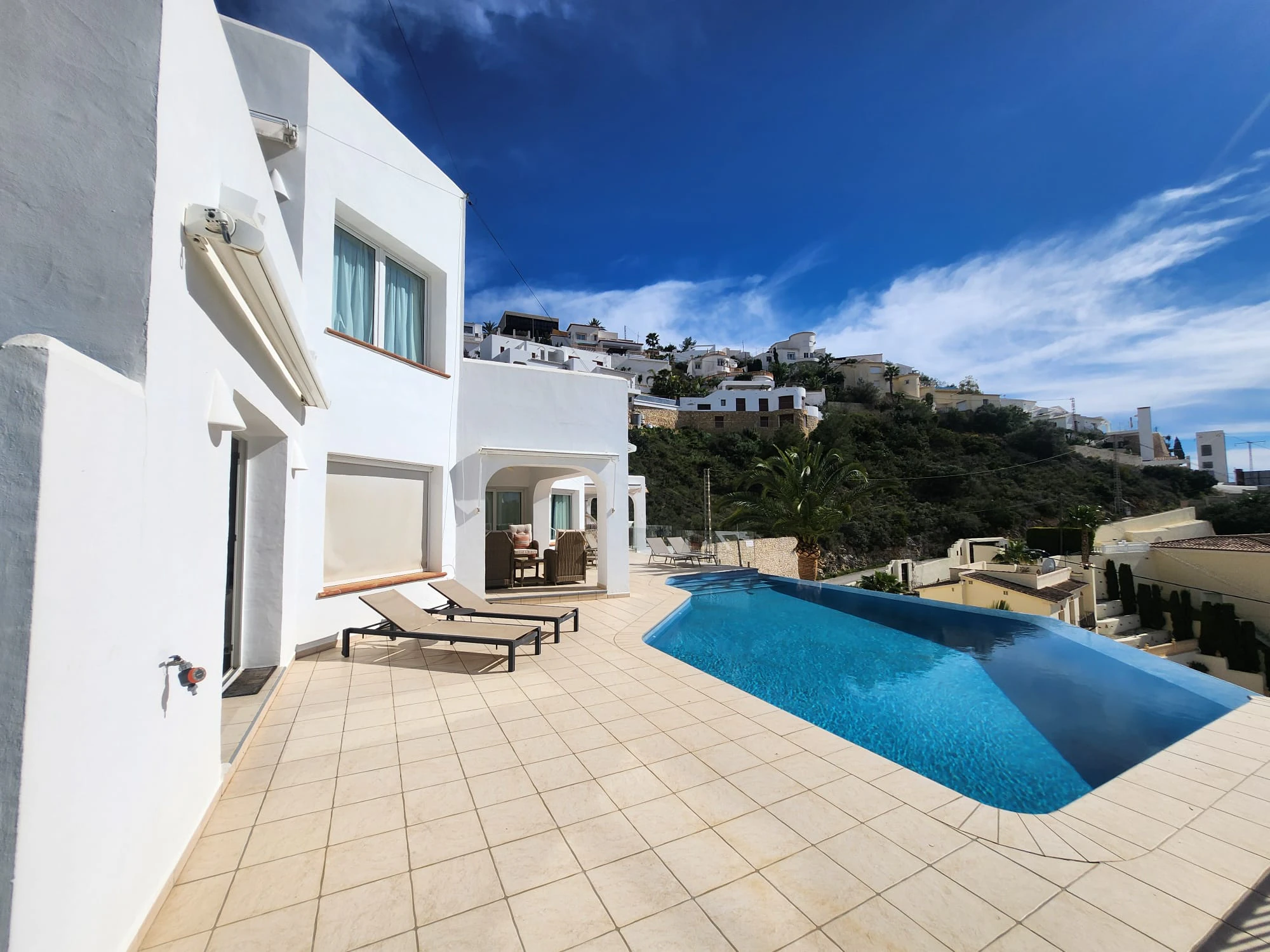 Villa Ibicenca con vistas al mar en Moraira El Portet Costa Blanca