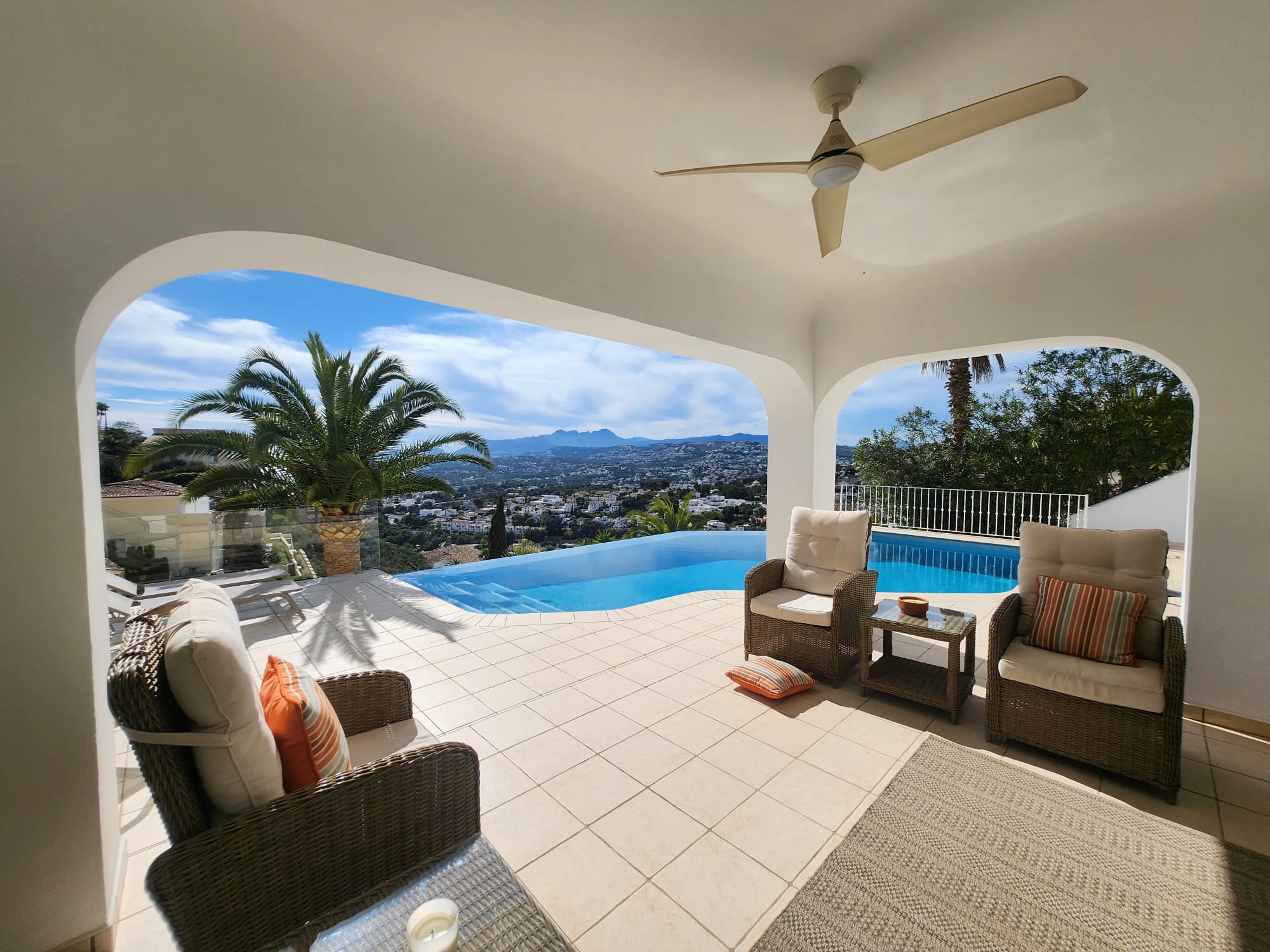 Villa Ibicenca con vistas al mar en Moraira El Portet Costa Blanca