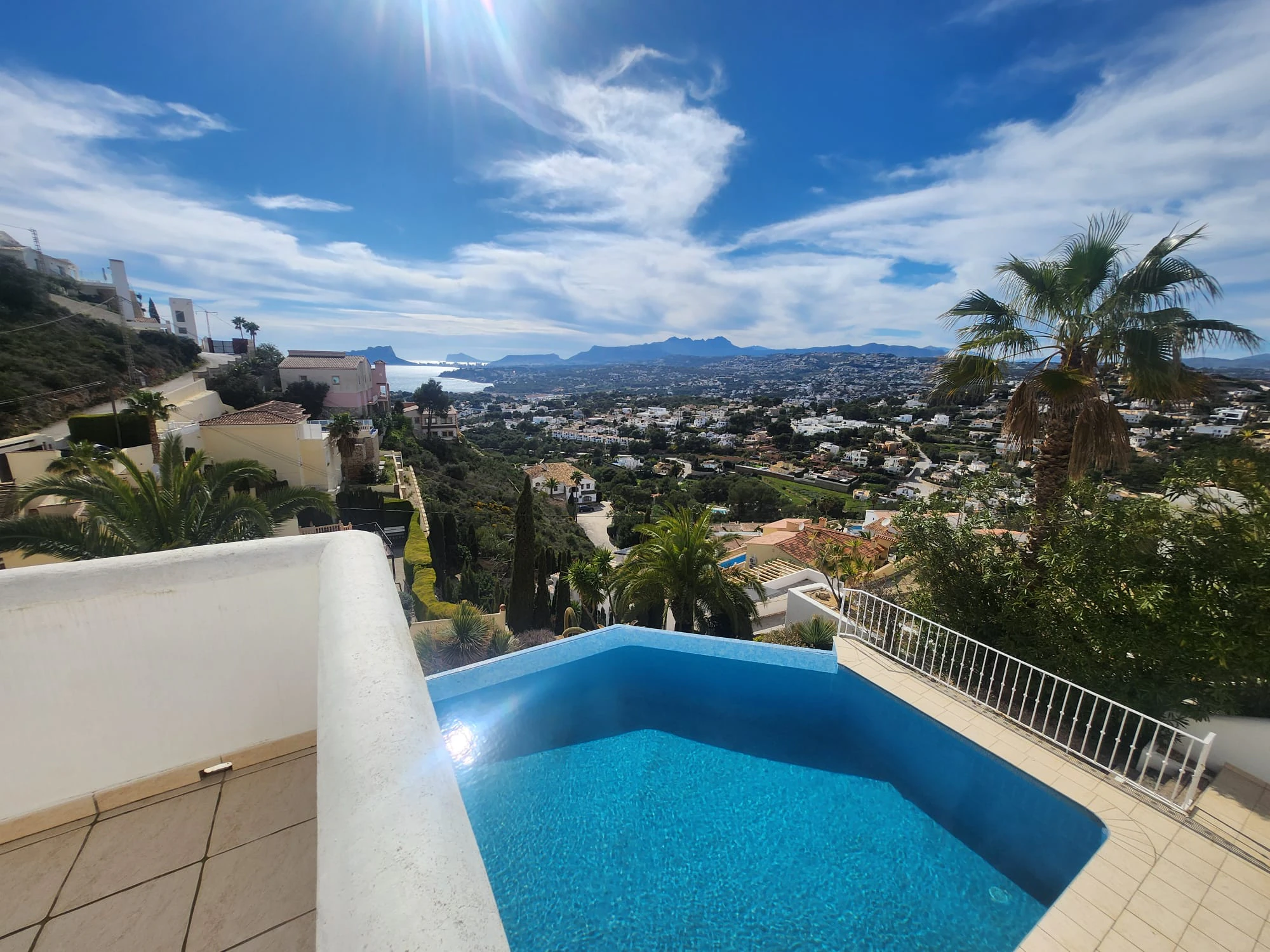 Villa Ibicenca con vistas al mar en Moraira El Portet Costa Blanca