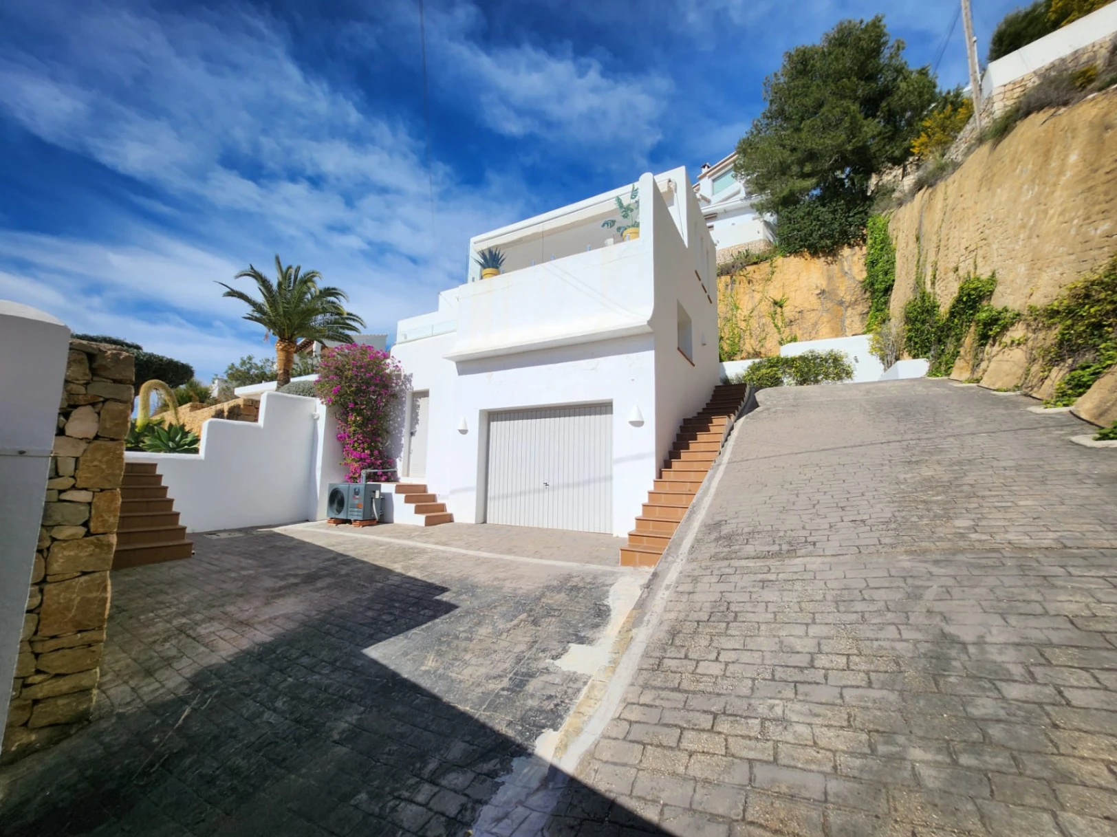 Villa Ibicenca con vistas al mar en Moraira El Portet Costa Blanca