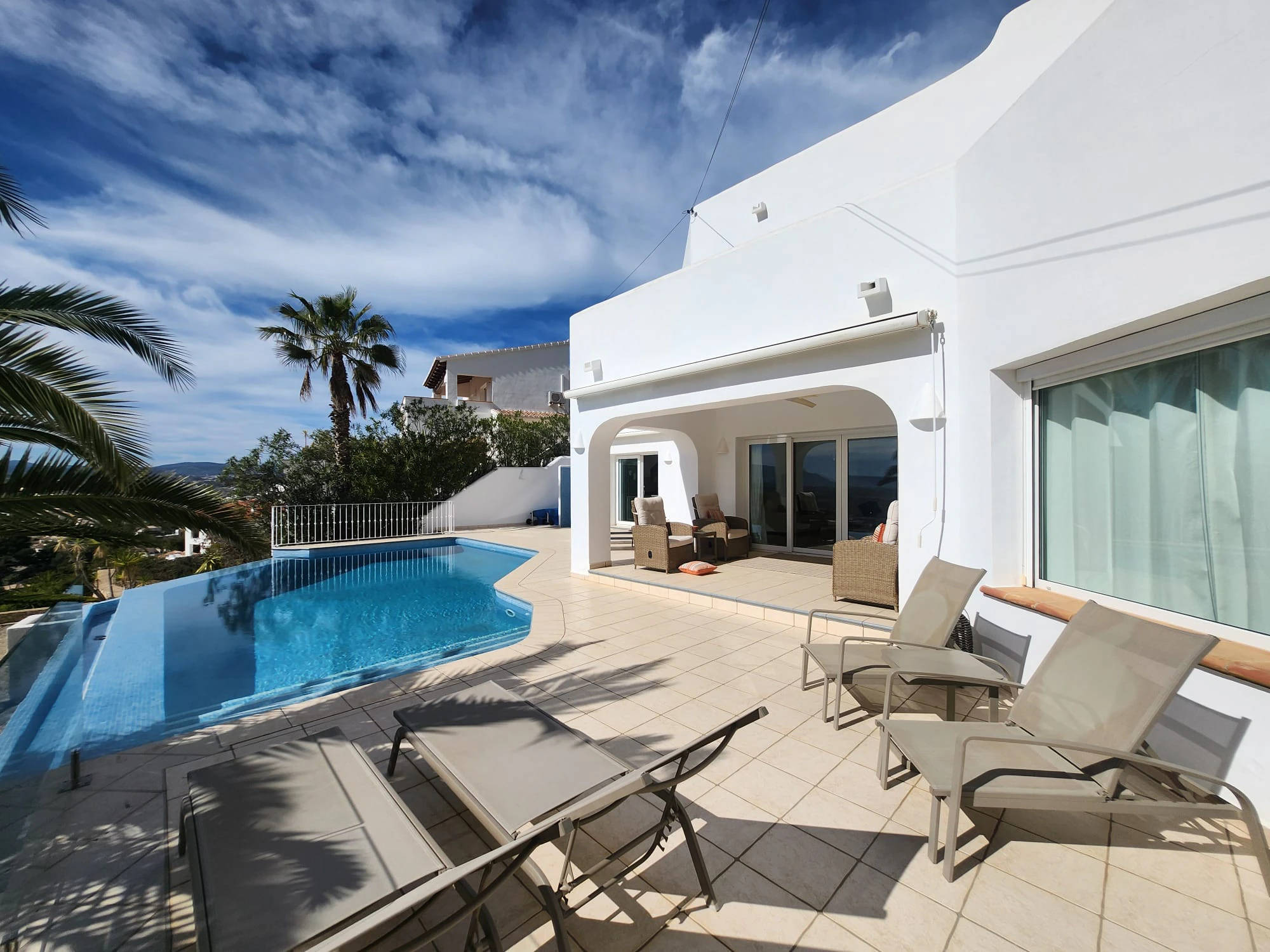 Villa Ibicenca con vistas al mar en Moraira El Portet Costa Blanca