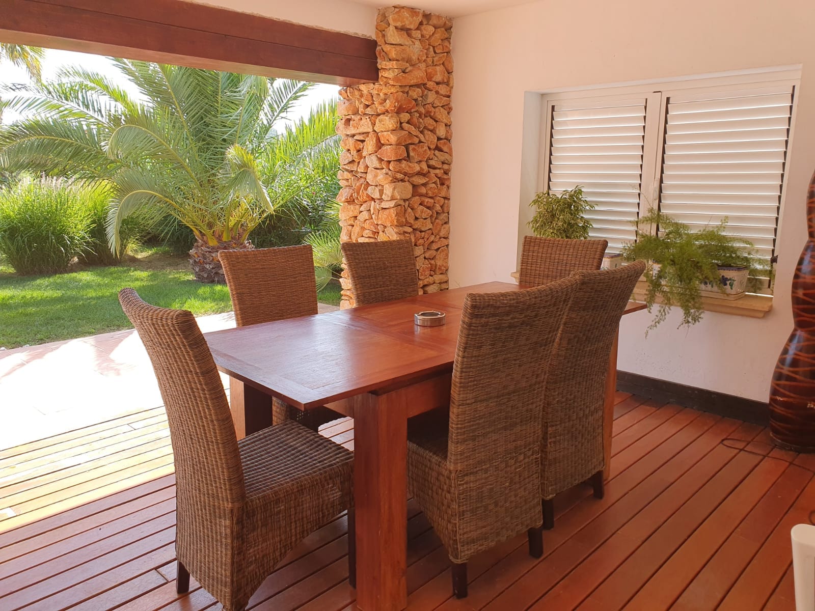Bonita villa en venta con amplia parcela en Teulada