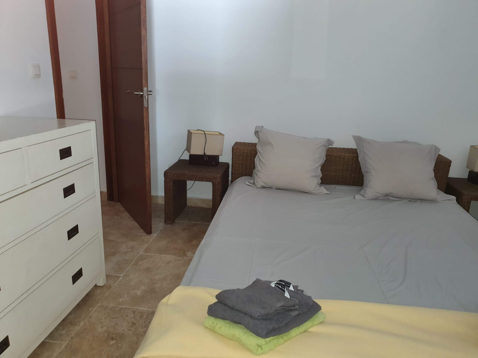 Bonita villa en venta con amplia parcela en Teulada
