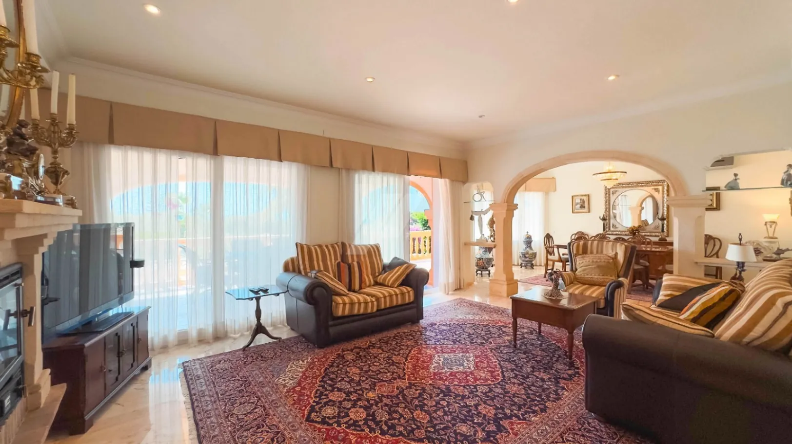 Villa de lujo en venta en Moraira con vistas al mar.