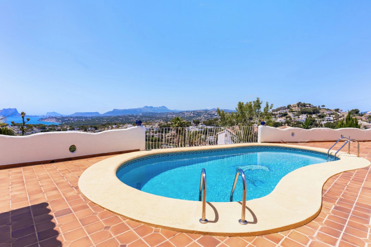 Villa a la  venta con espectaculares vistas al mar - 4