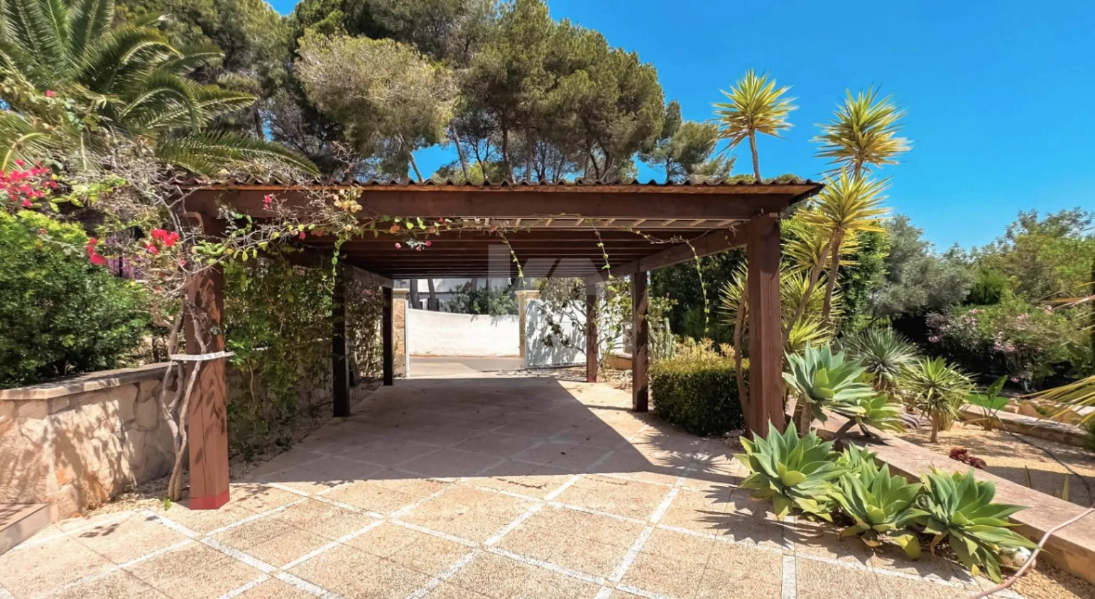 Villa de lujo en venta en Moraira con vistas al mar.
