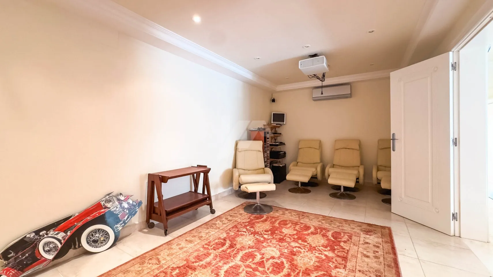 Villa de lujo en venta en Moraira con vistas al mar.