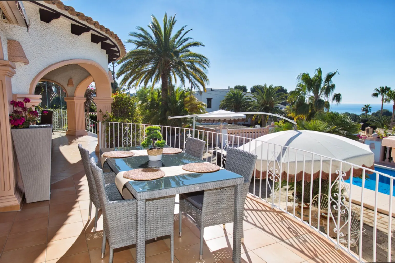 Villa tradicional con vistas al mar en venta en Benissa