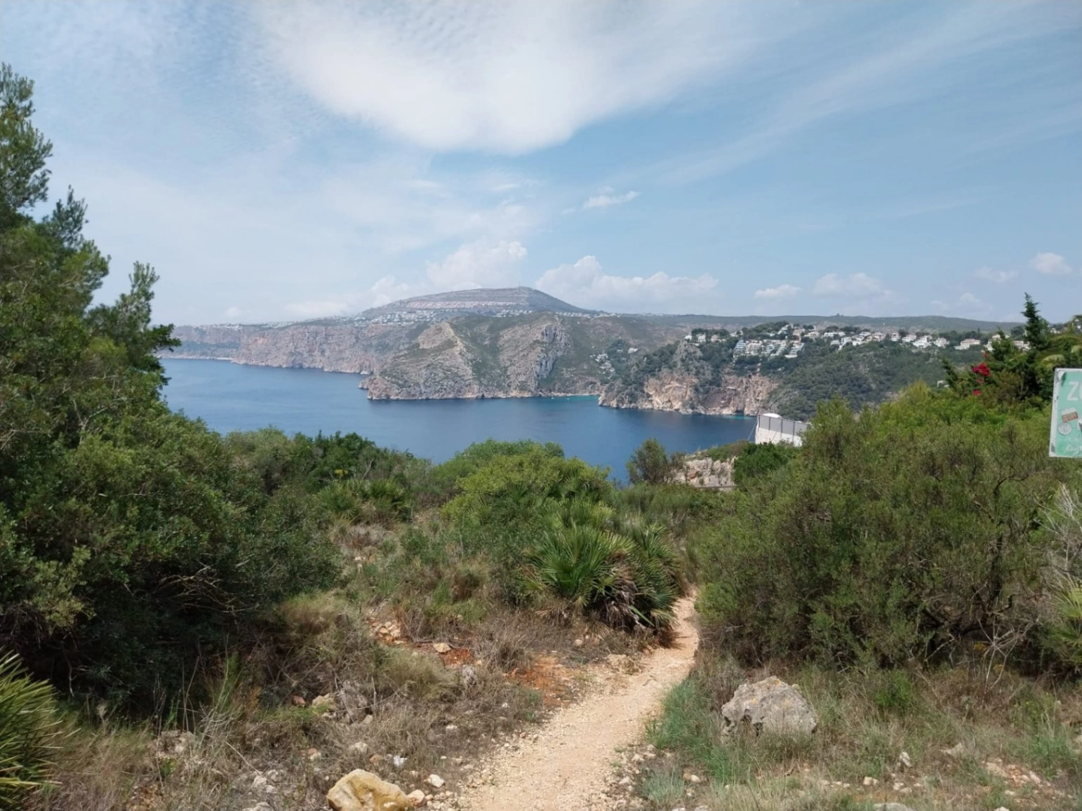 Fantástica parcela con inmejorables vistas al mar en venta en Javea