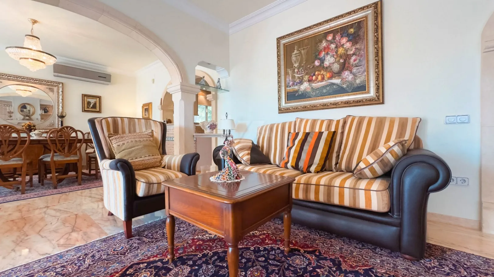 Villa de lujo en venta en Moraira con vistas al mar.