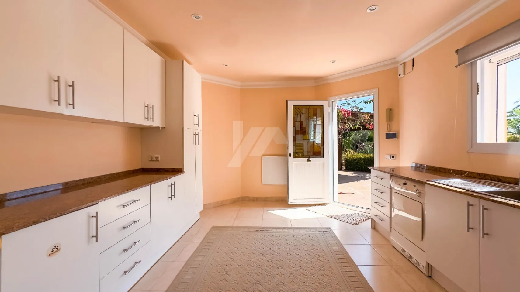 Villa de lujo en venta en Moraira con vistas al mar.