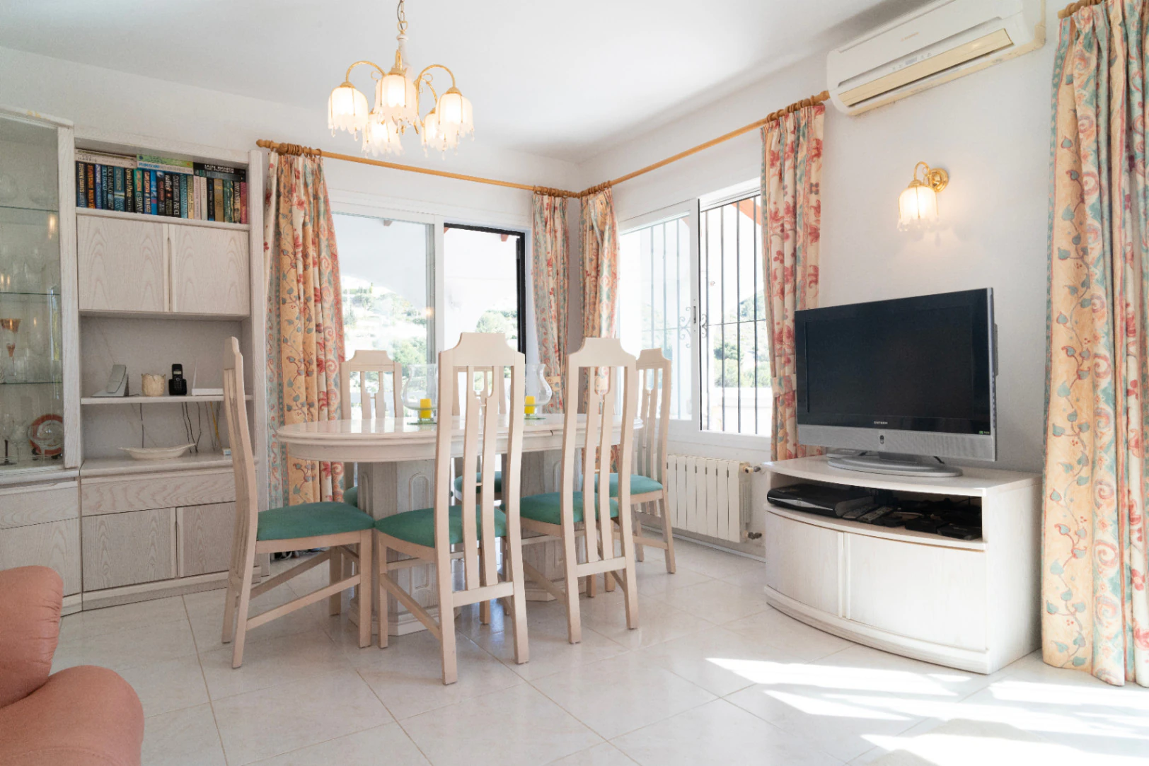 Villa mediterránea en venta en el Portet con vistas al mar