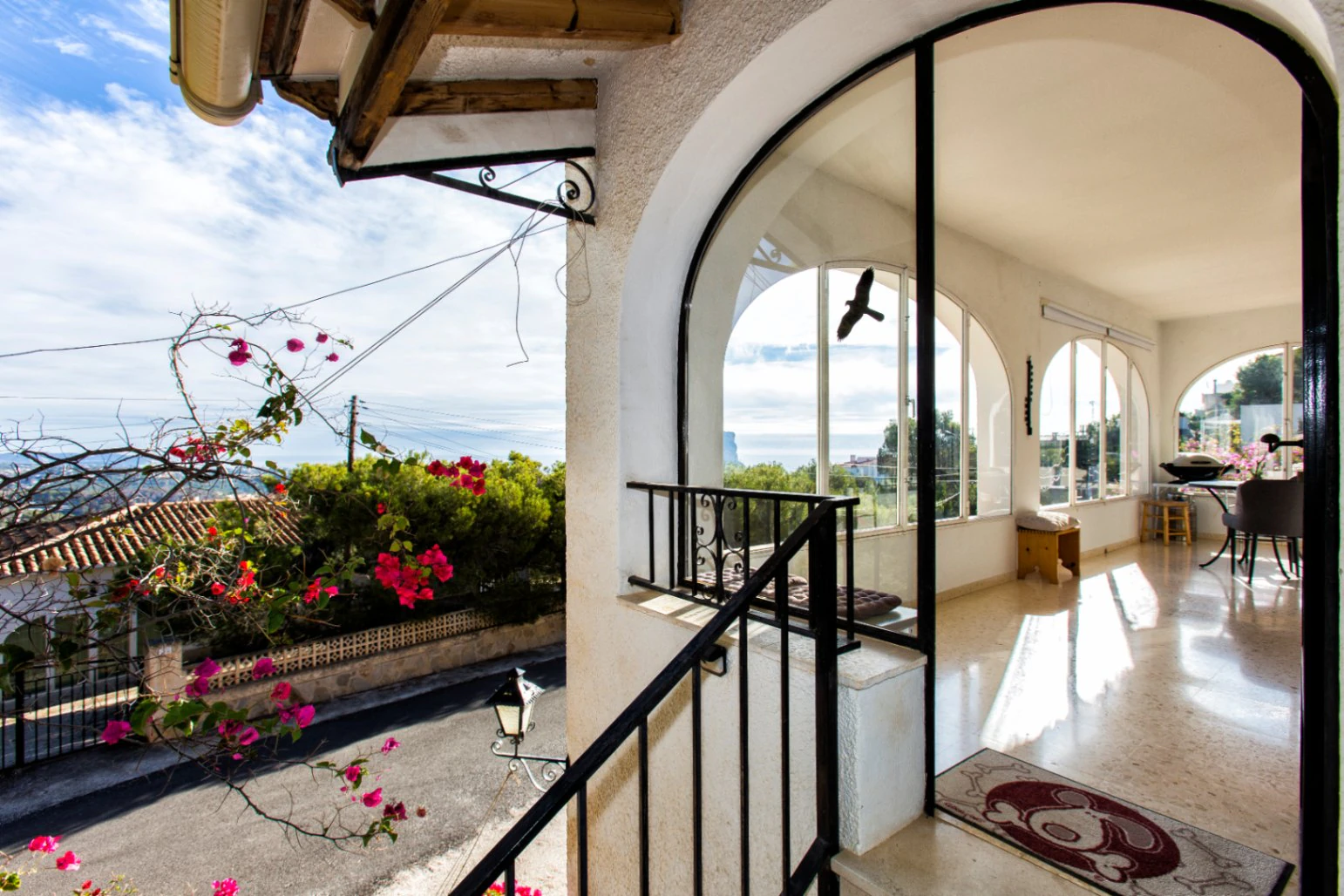 Villa con vistas al mar y terreno adicional en venta en Calpe