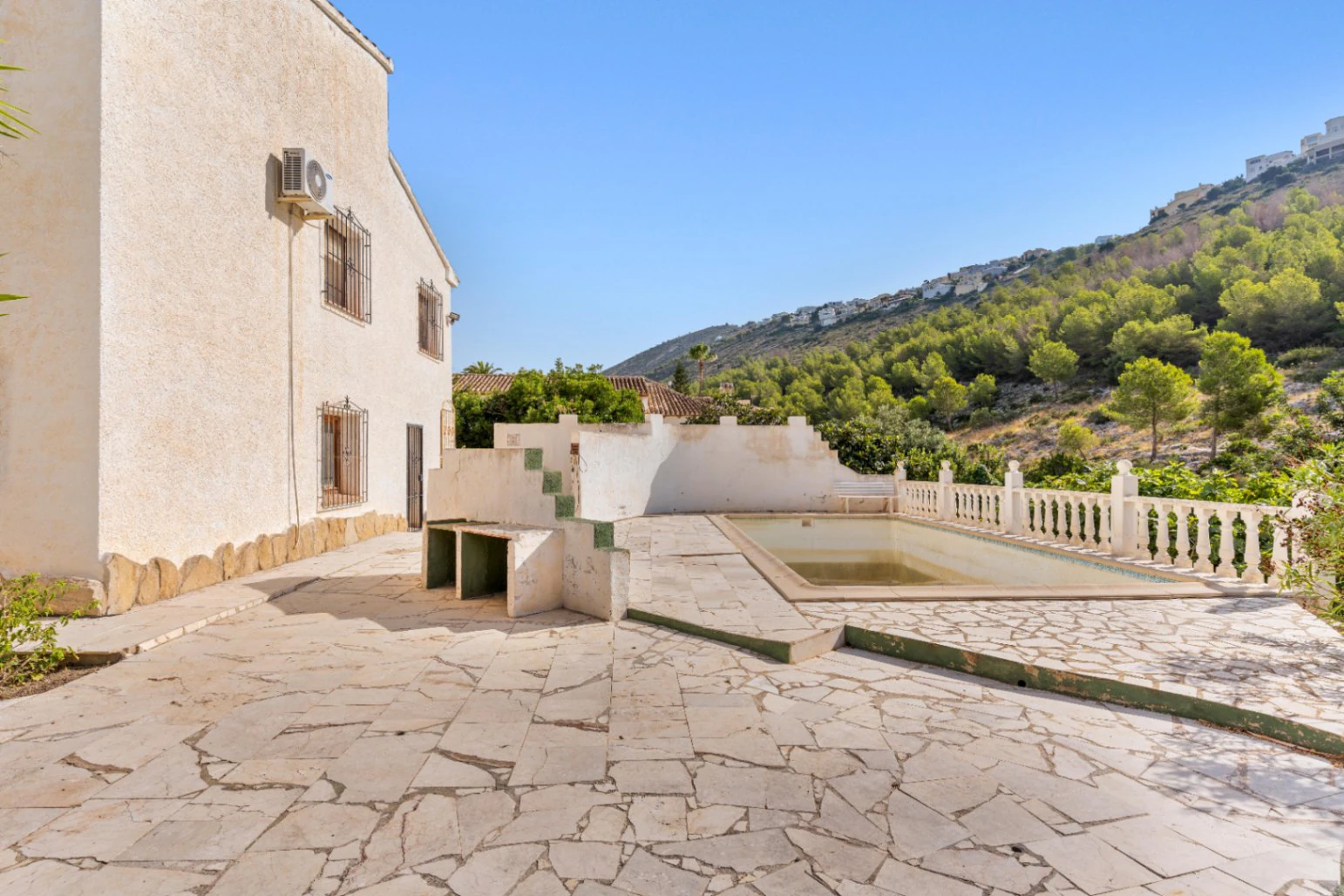 Chalet para reformar en venta en Moraira