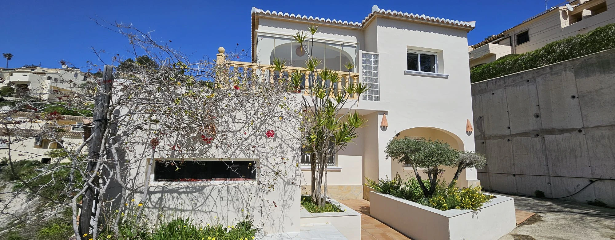 CW0316 - Chalet for sale in Moraira with sea views