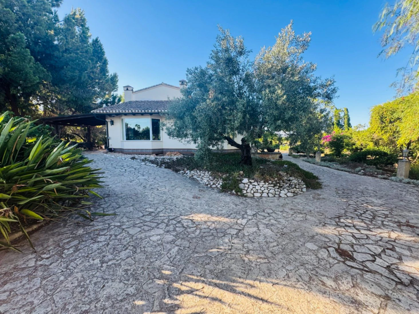 Villa Rústica con Jardín
