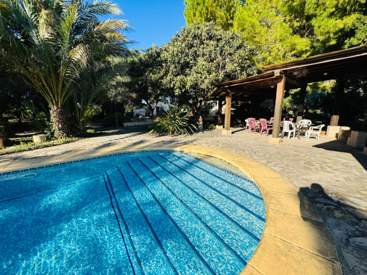 Villa Rústica con Jardín