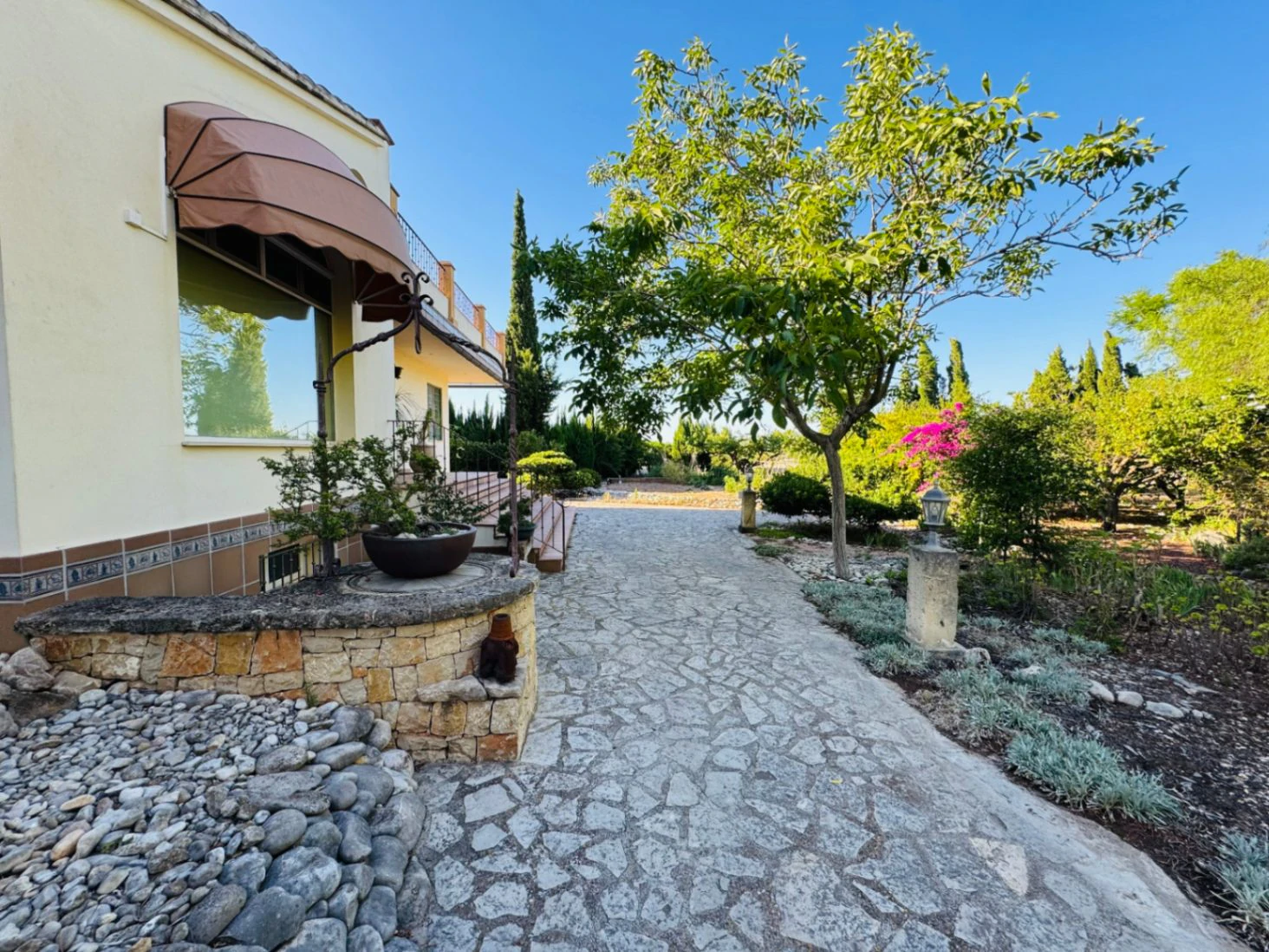 Villa Rústica con Jardín