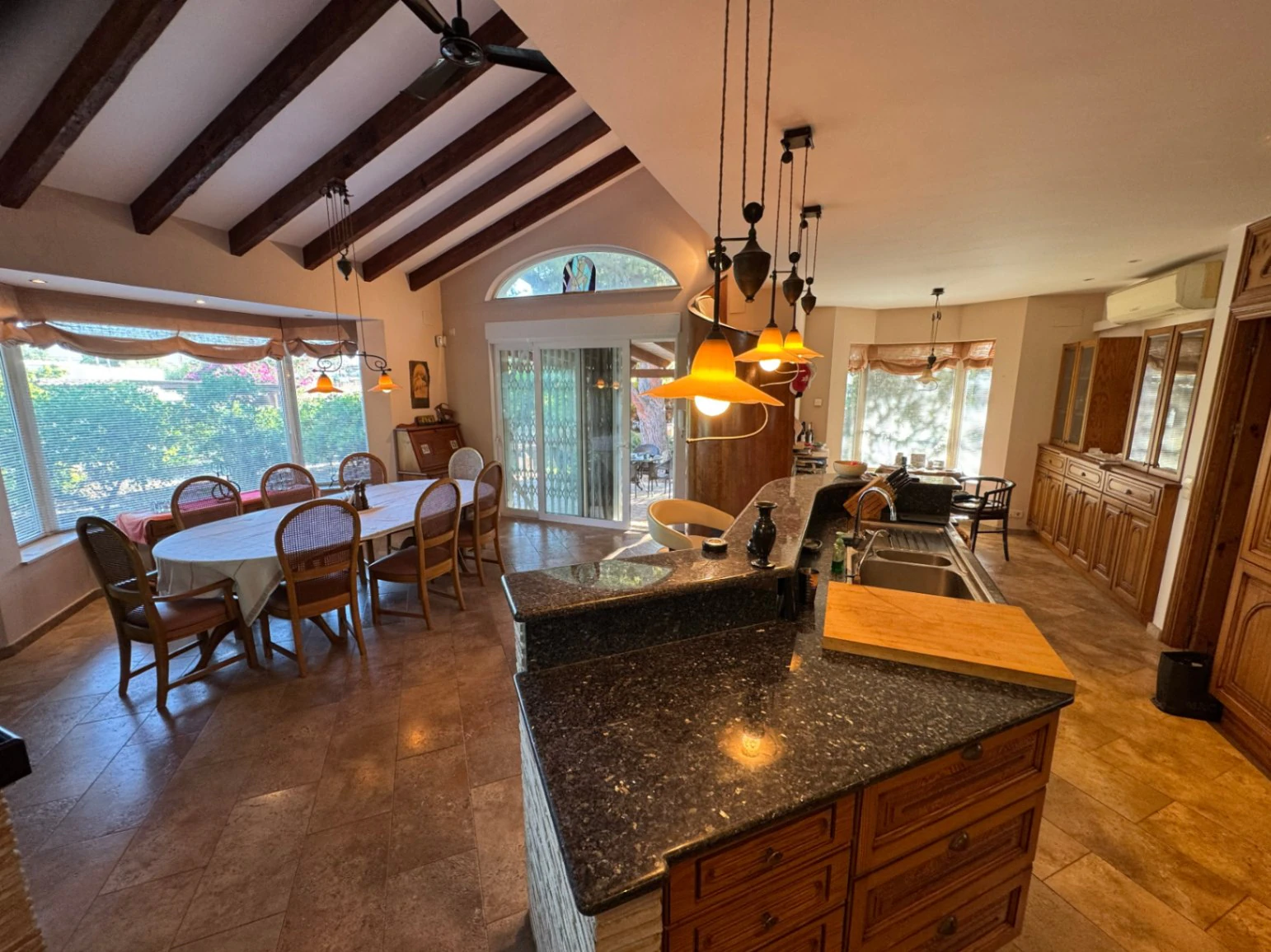 Villa Rústica con Jardín