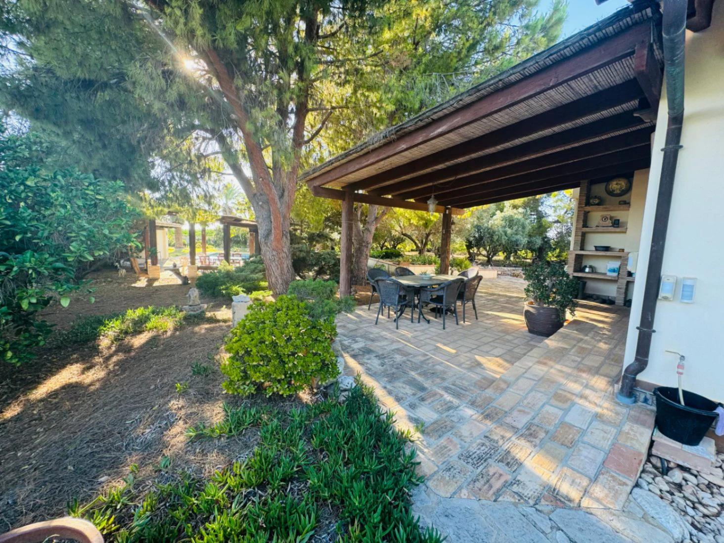Villa Rústica con Jardín