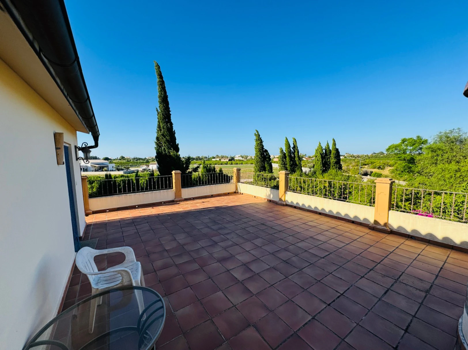 Villa Rústica con Jardín