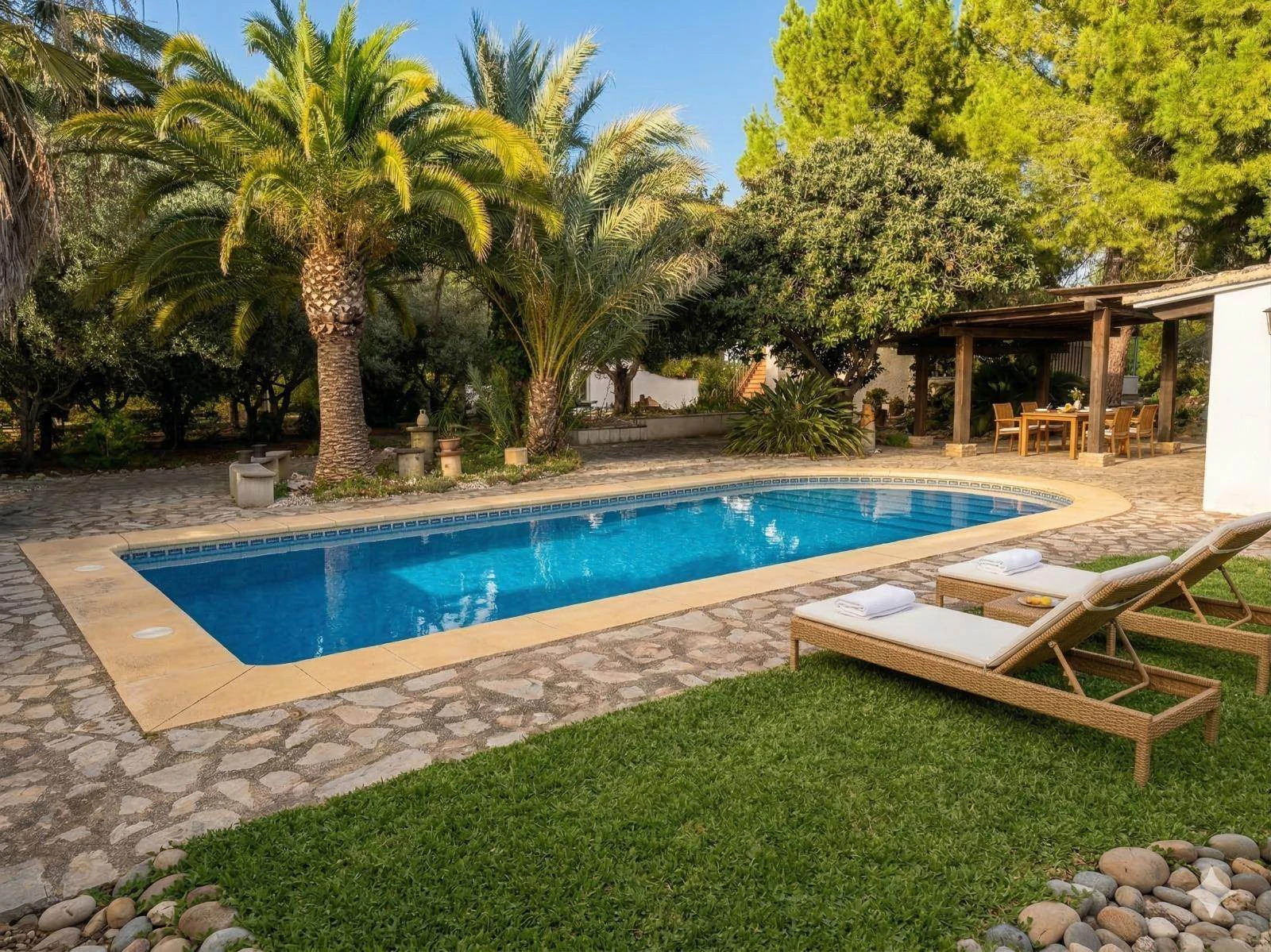 Villa Rústica con Jardín