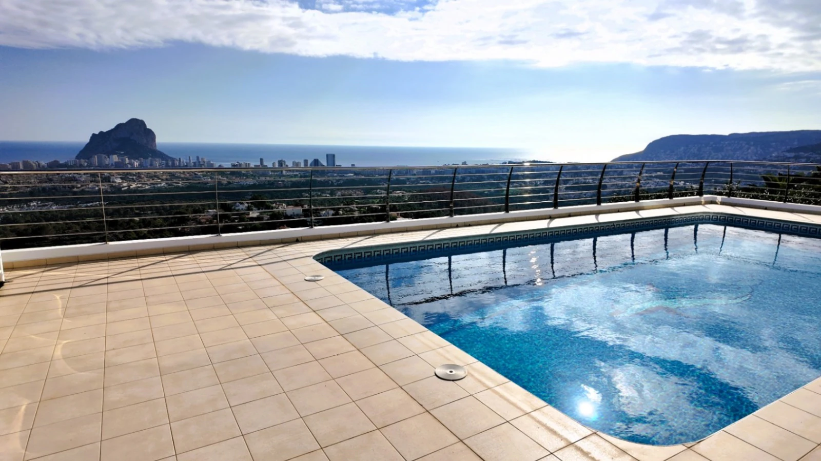 Villa de lujo a la venta en Calpe con vistas impresionantes al Peñón de Ifach
