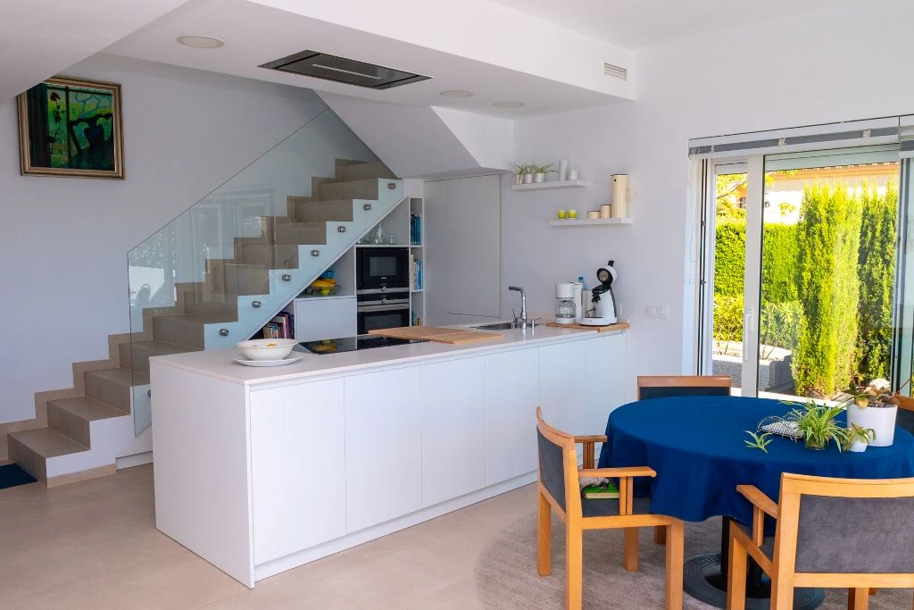 Villa en venta de estilo moderno con vistas al mar en Calpe