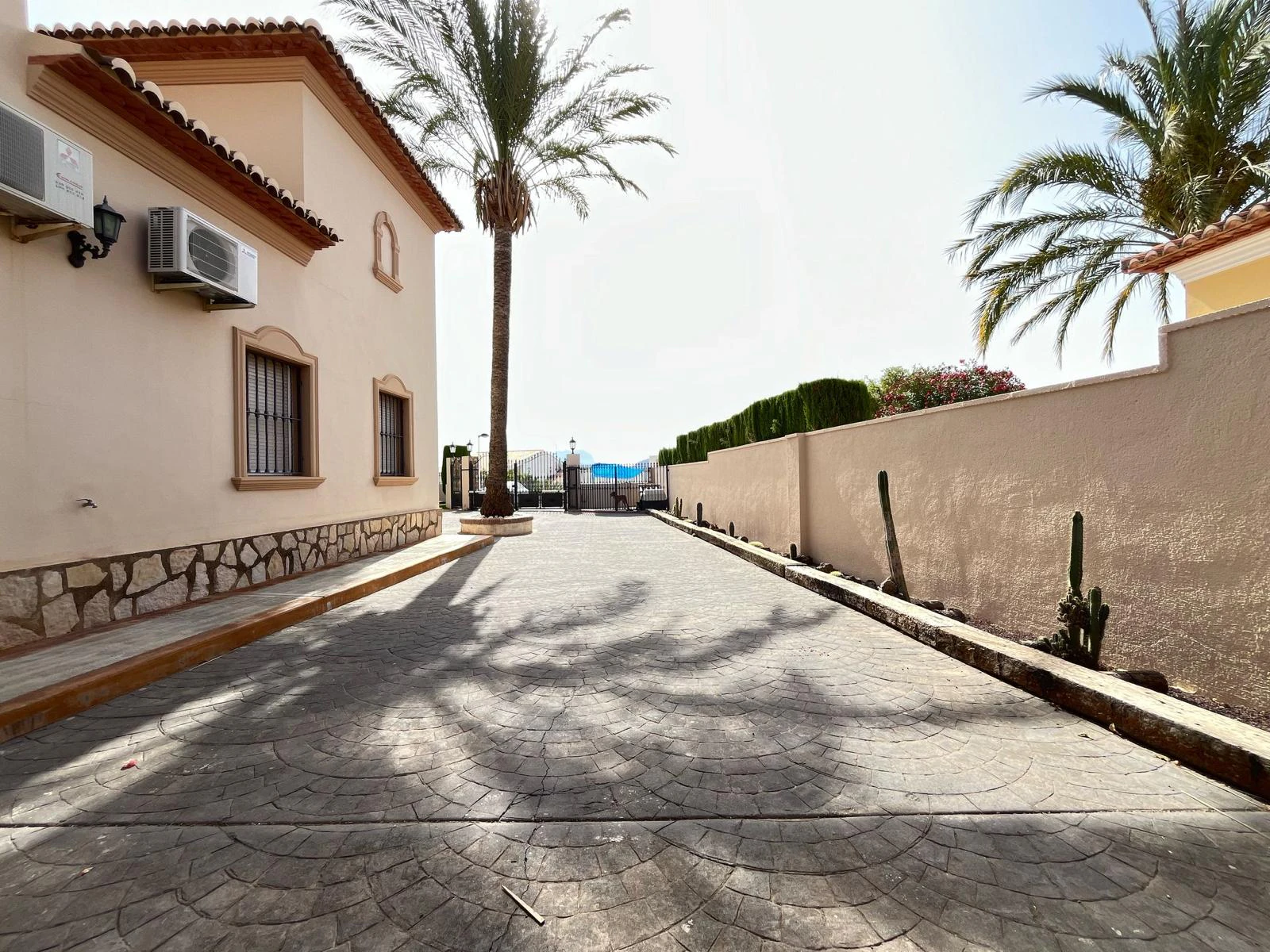 Exclusiva Villa Mediterránea con Jardín Privado y Piscina en Beniarbeig, Costa Blanca