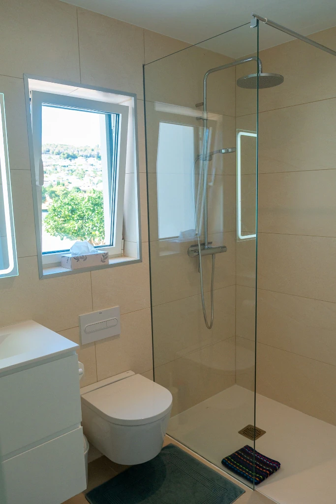 Villa en venta de estilo moderno con vistas al mar en Calpe