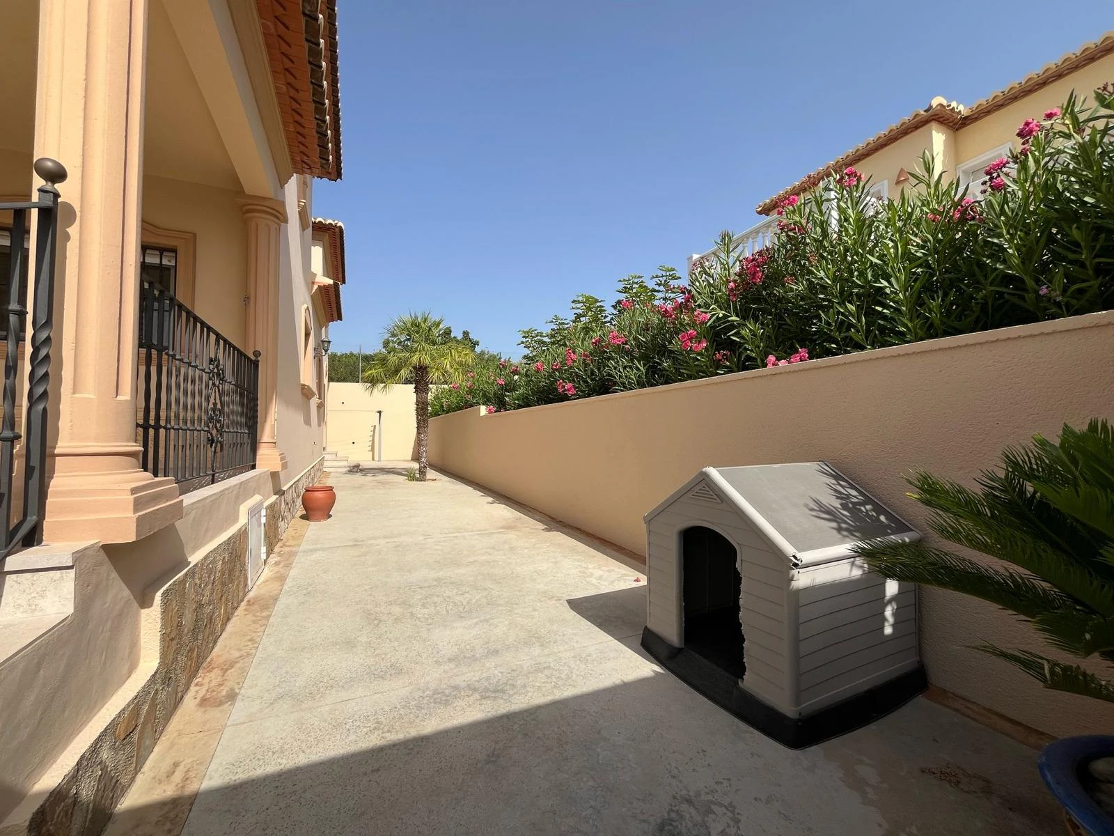Exclusiva Villa Mediterránea con Jardín Privado y Piscina en Beniarbeig, Costa Blanca