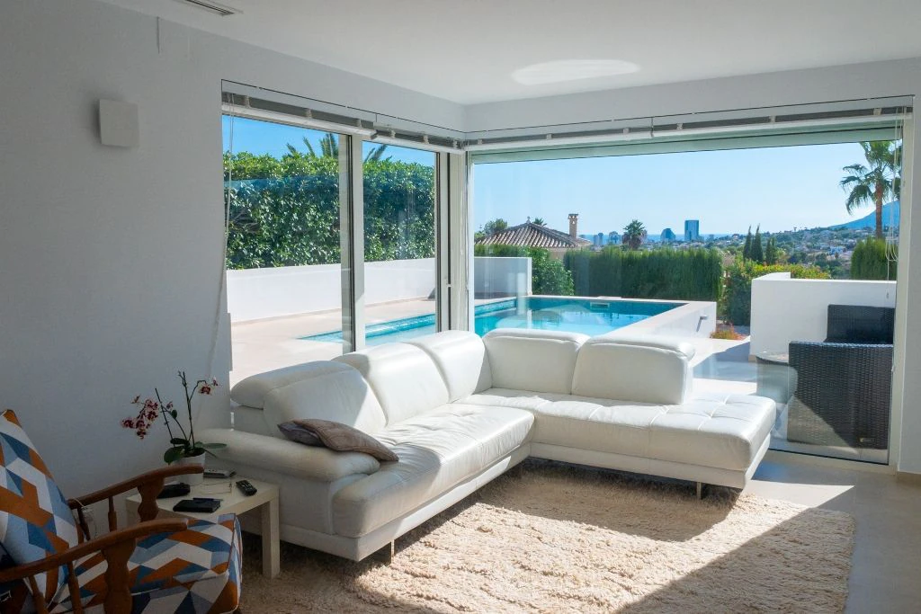 Villa en venta de estilo moderno con vistas al mar en Calpe