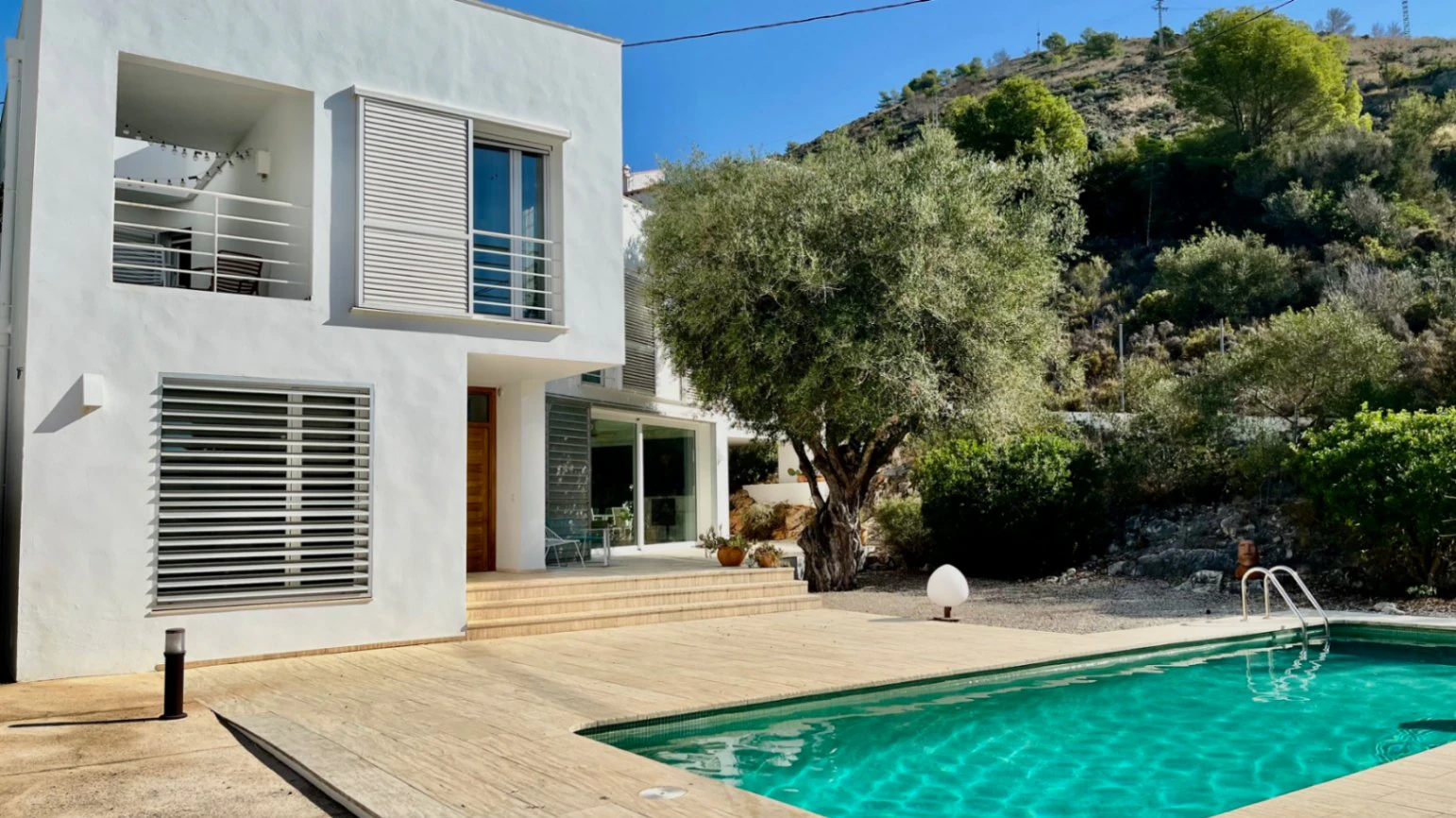 Prachtige moderne villa te koop in El Portet, Moraira