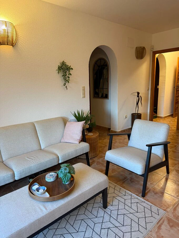 Luminoso apartamento de 2 dormitorios y 2 baños con piscina y a 15 minutos a pie de la playa Cumbre del Sol