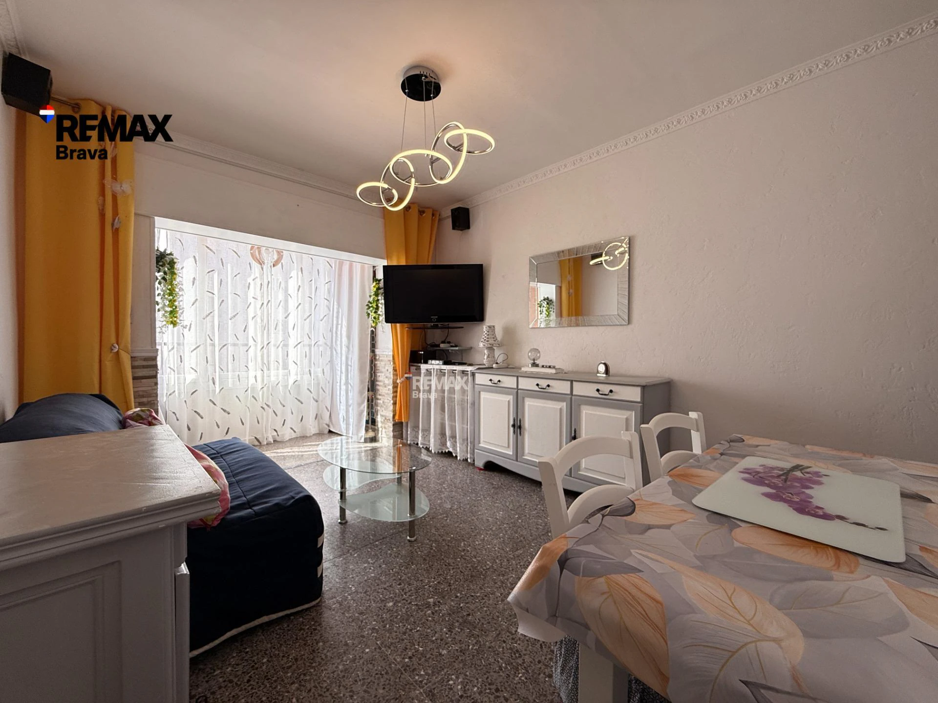 Apartamento a 100 metros de la playa en Santa Margarita Roses.
