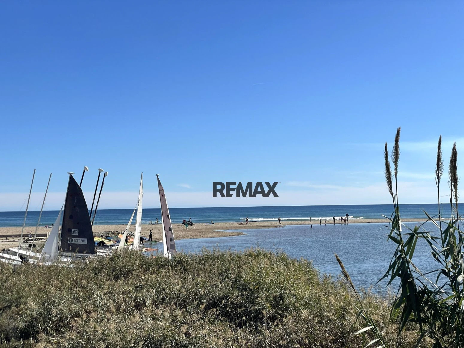 Casa adosada de 2 plantas en Empuriabrava, para reformar