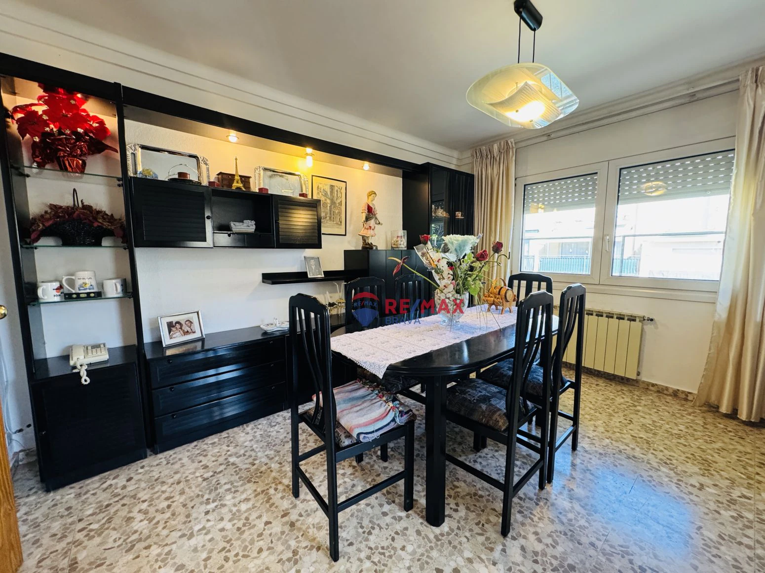 Casa pareada en venta en Amer ( Girona) ? Amplia, con jardí