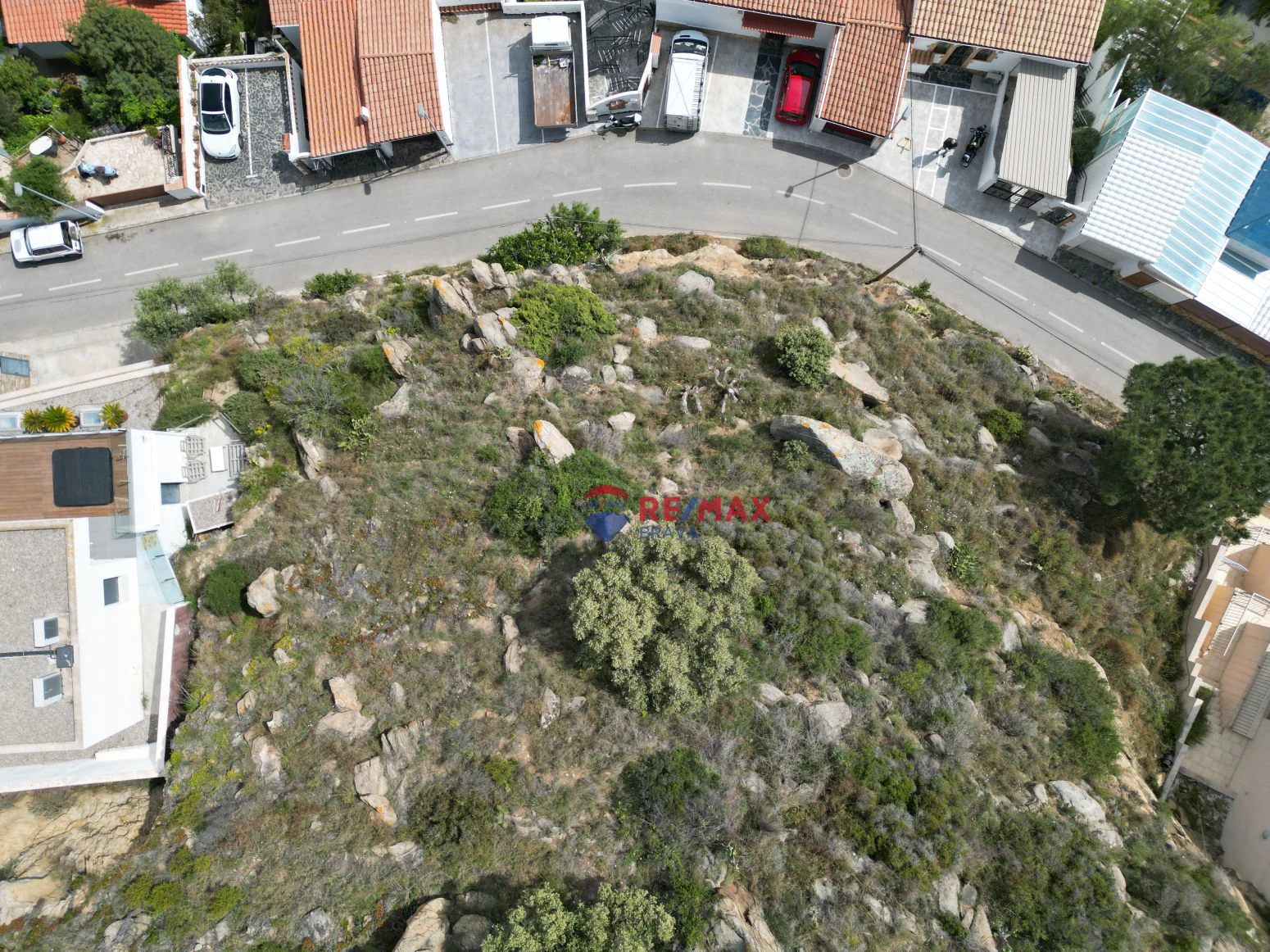 Terreno de 660m2 con vistas a la bahía de Roses