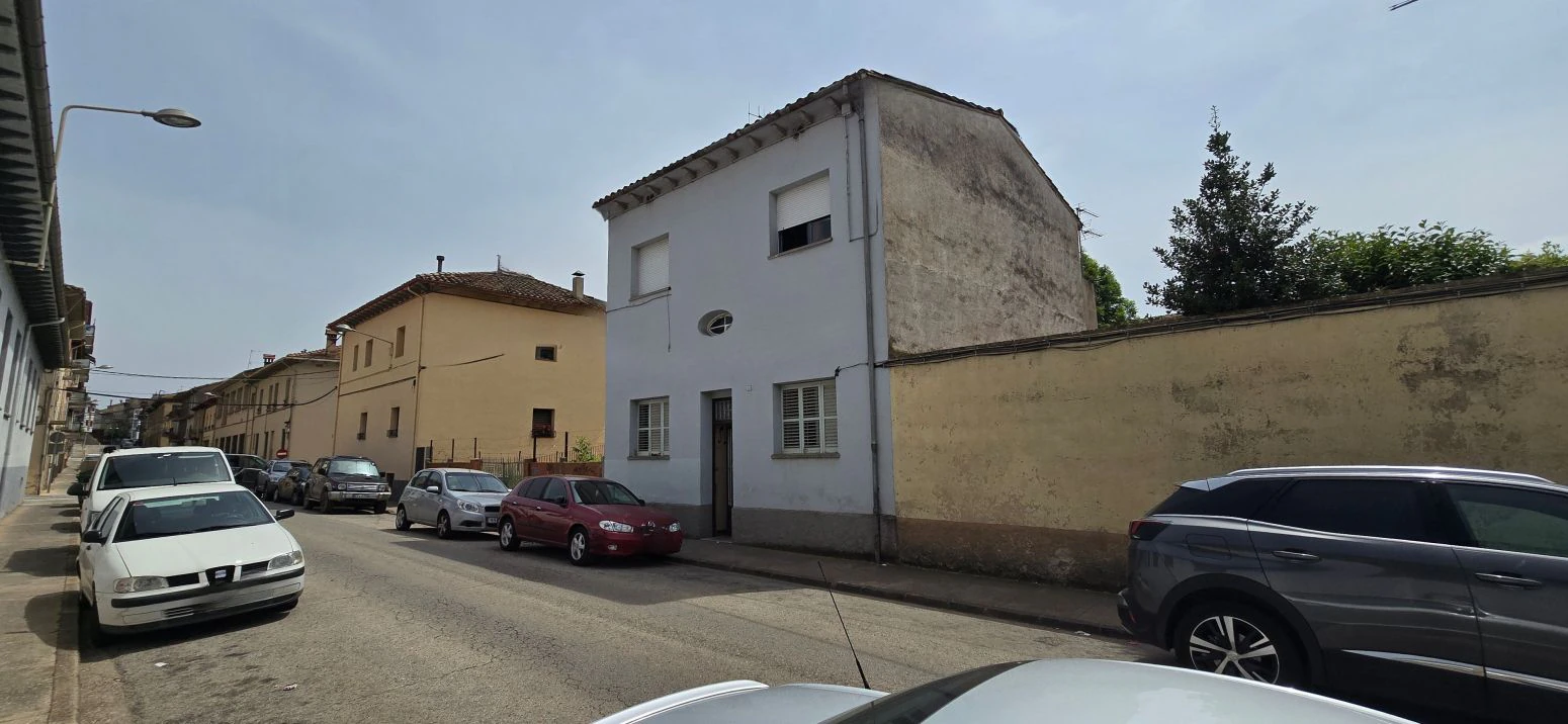 Casa con Gran Potencial en el Corazón de Olot