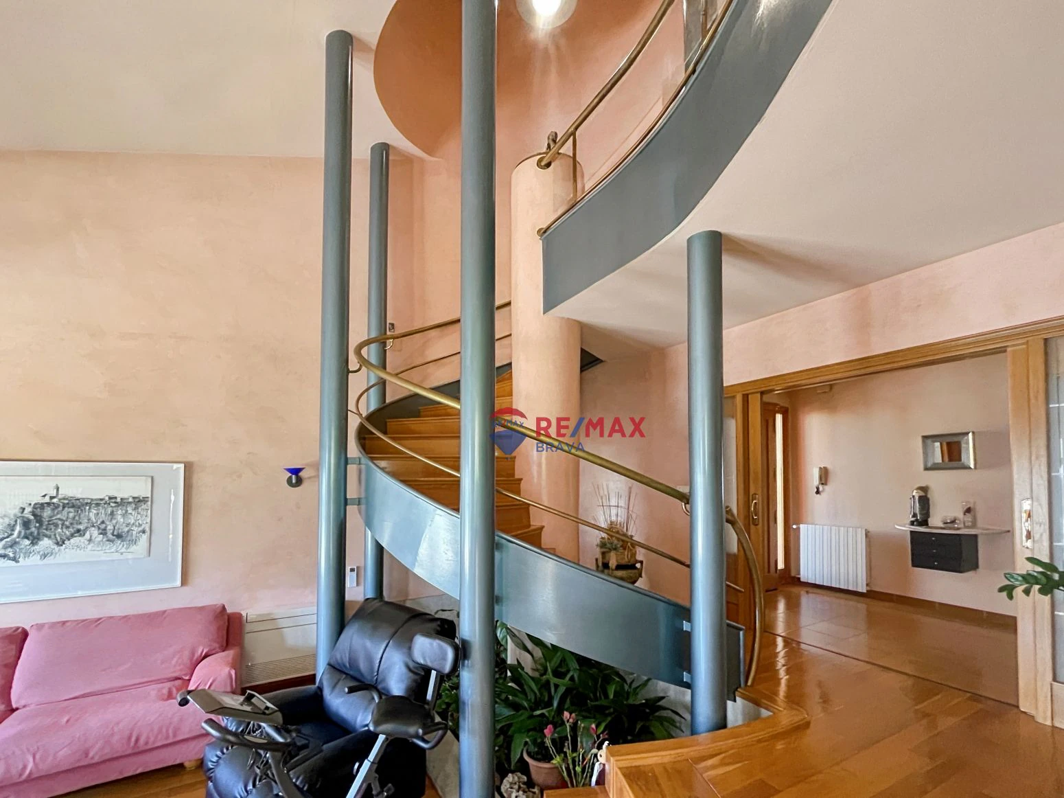 Villa de 4 habitaciones, ubicada en urbanización tranquila