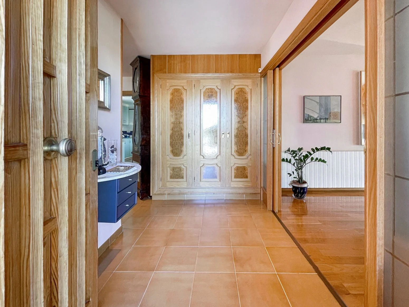Villa de 4 habitaciones, ubicada en urbanización tranquila