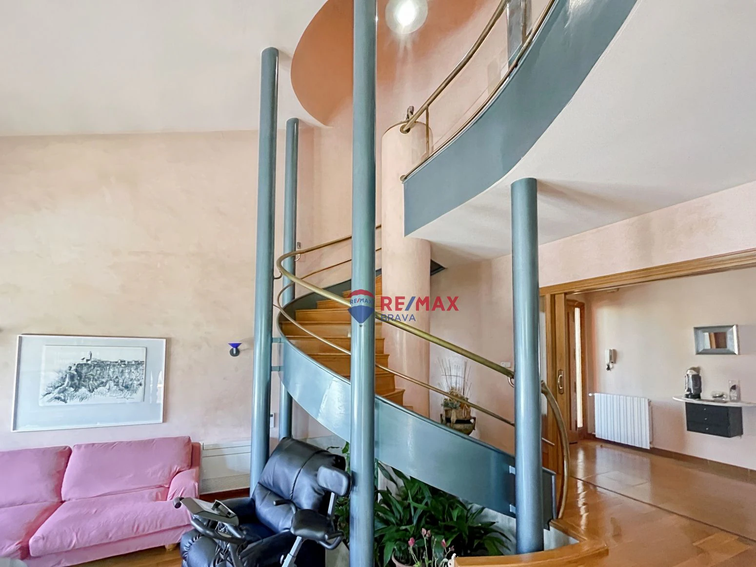 Villa de 4 habitaciones, ubicada en urbanización tranquila