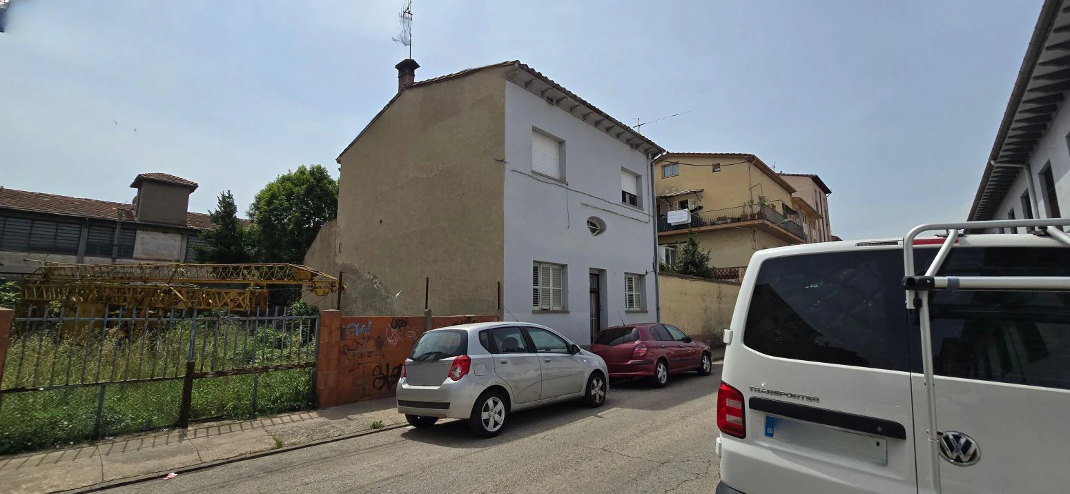 Casa con Gran Potencial en el Corazón de Olot