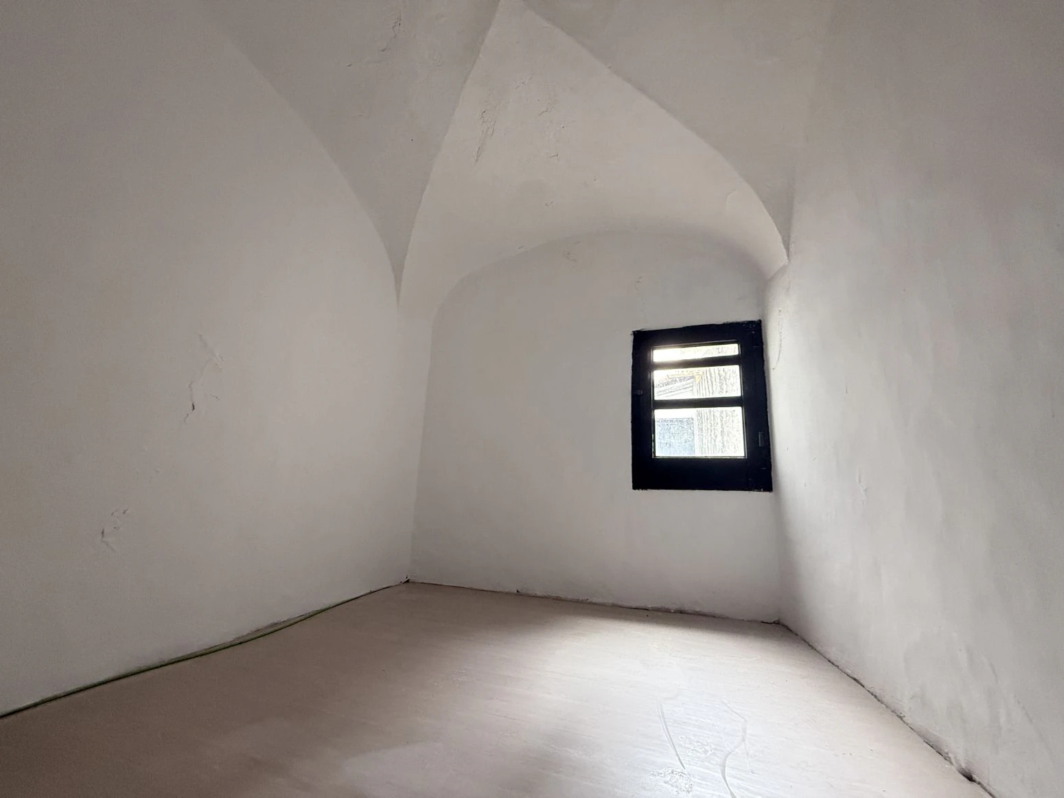 Oportunidad única en Besalú: edificio con local comercial