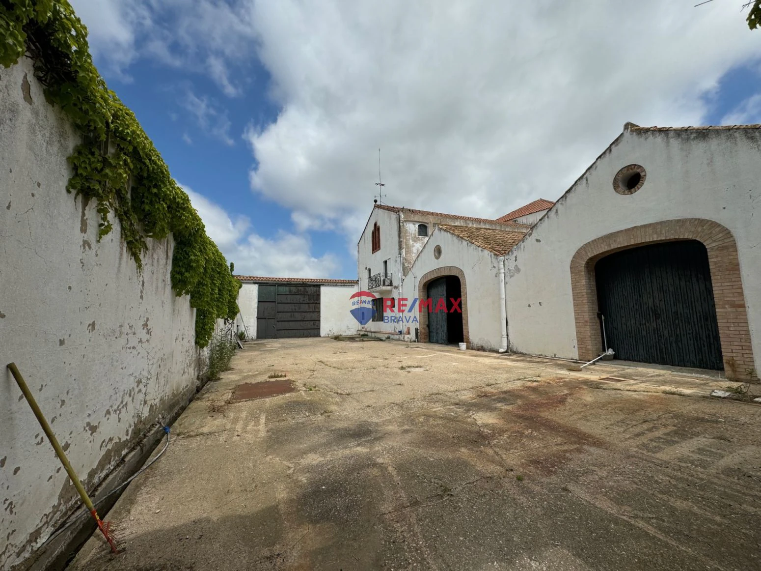 Inversionistas, Tarragona. Restaurant, vivienda, Bodega de