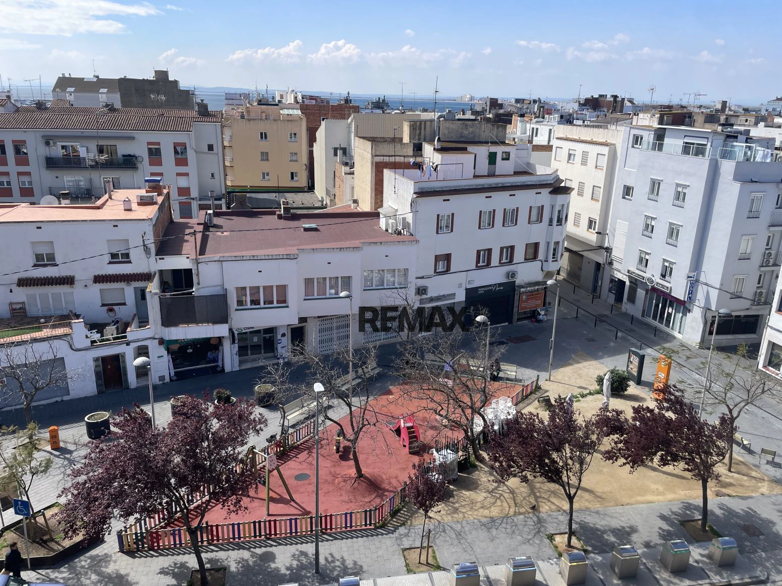 Apartamento con vistas a solo 200 metros de la playa, en el